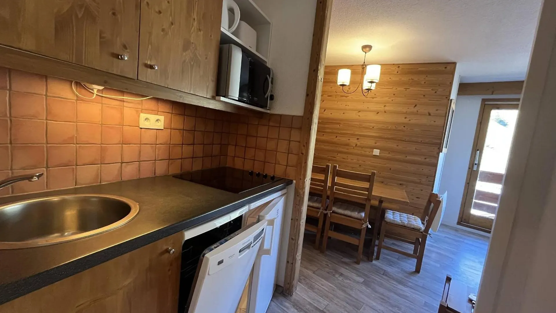 Appartement Familial 5 Pers A Meribel, Proche Pistes - Fr-1-355-239 Les Allues 0*,  France